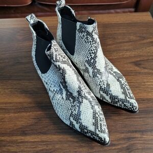 Blondo Waterproof Booties Women's Size 7M Snakeskin Western Artsy Eclectic